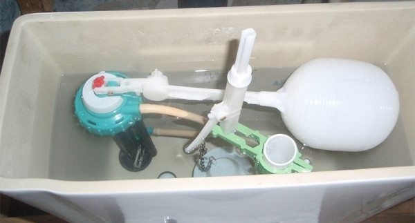 Установка бачка на унитаз: пошаговый процесс