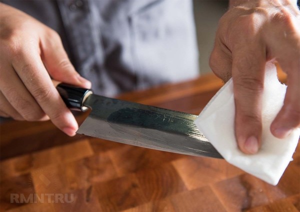 Минеральное масло: особенности, польза и сфера применения
Минеральное масло: особенности, польза и сфера применения