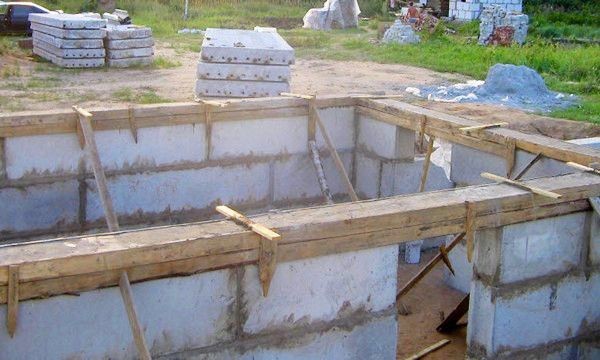 Фундамент из блоков ФБС своими руками: пошаговая инструкция по устройству Фундамент из блоков ФБС своими руками: пошаговая инструкция по устройству