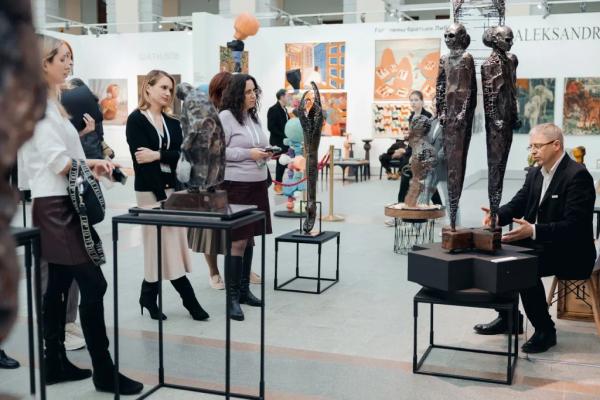 В Москве завершилась пятая, юбилейная российская ярмарка современного искусства Art Russia / «Арт Россия» 2024 В Москве завершилась пятая, юбилейная российская ярмарка современного искусства Art Russia / «Арт Россия» 2024