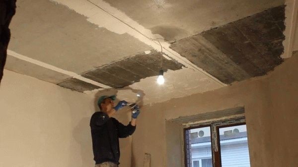
			Подшивка потолка по деревянным балкам		