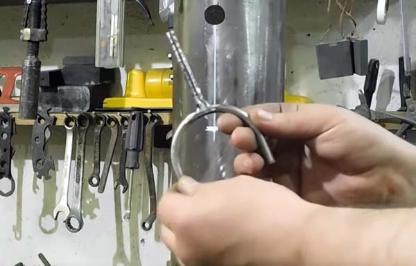 Самодельная походная печка из куска трубы и газовой горелки Самодельная походная печка из куска трубы и газовой горелки
