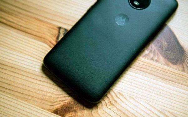 Отзыв на Moto E4 — Бюджетный телефон тоже может быть хорошим Отзыв на Moto E4 — Бюджетный телефон тоже может быть хорошим