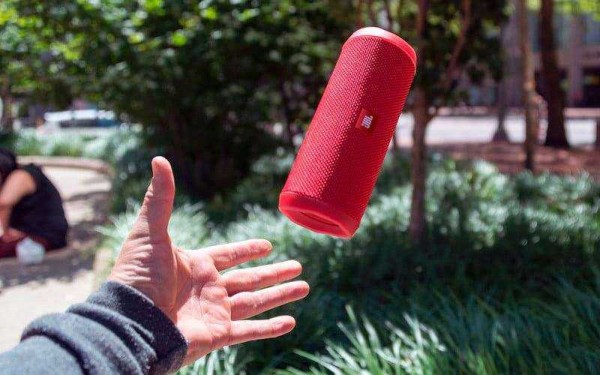 Обзор JBL Flip 4: обновлённой, Bluetooth-колонки защищённой от воды Обзор JBL Flip 4: обновлённой, Bluetooth-колонки защищённой от воды
