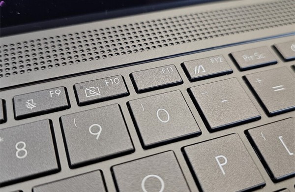 Обзор Asus Zenbook S 14: премиального компактного ноутбука на процессоре Lunar Lake Обзор Asus Zenbook S 14: премиального компактного ноутбука на процессоре Lunar Lake