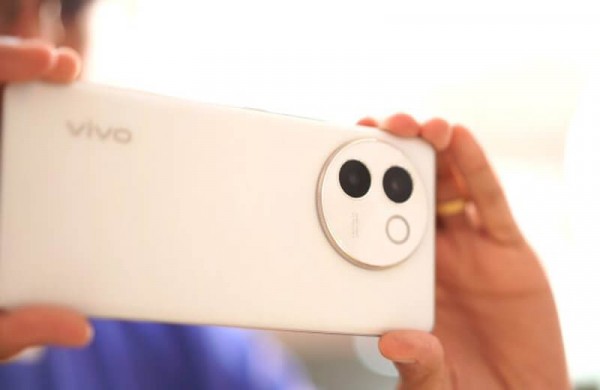 Обзор Vivo V30e: идеального среднего смартфона для съёмки портретов