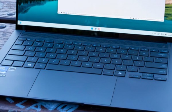 Обзор Asus Zenbook S 14: премиального компактного ноутбука на процессоре Lunar Lake Обзор Asus Zenbook S 14: премиального компактного ноутбука на процессоре Lunar Lake