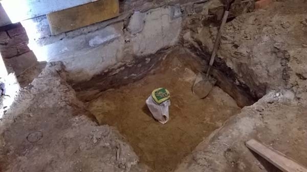 Скважина на воду в гараже Скважина на воду в гараже