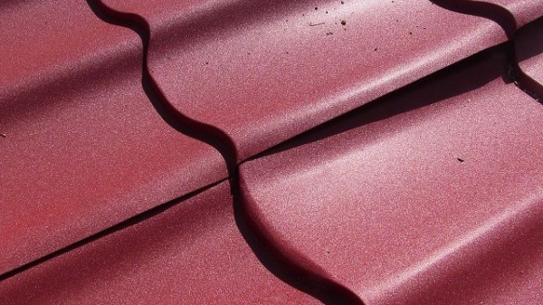 Как выбрать металлочерепицу для кровли: критерии и характеристики Как выбрать металлочерепицу для кровли: критерии и характеристики