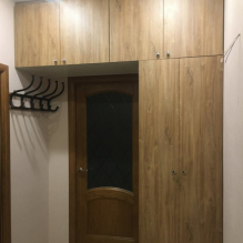 Как оформить прихожую с антресолью?