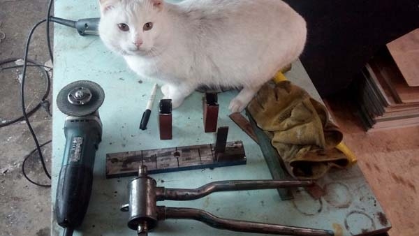 Отрезной станок из болгарки и каретки велосипеда Отрезной станок из болгарки и каретки велосипеда