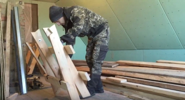 Делаем складные строительные козлы из обрезков досок на дачу