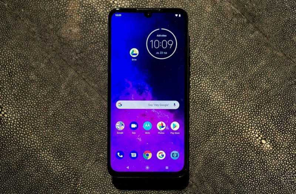 Обзор телефона Motorola One Zoom с четырьмя камерами Обзор телефона Motorola One Zoom с четырьмя камерами