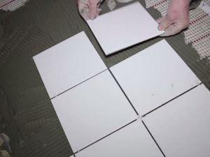 Как сделать электрический теплый пол под плитку своими руками: пошаговая инструкция Как сделать электрический теплый пол под плитку своими руками: пошаговая инструкция