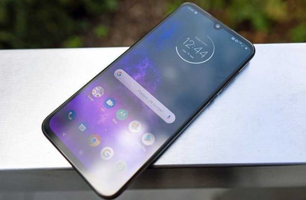 Обзор телефона Motorola One Zoom с четырьмя камерами Обзор телефона Motorola One Zoom с четырьмя камерами