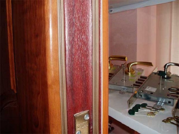 Как выбрать входную металлическую дверь: советы профессионала