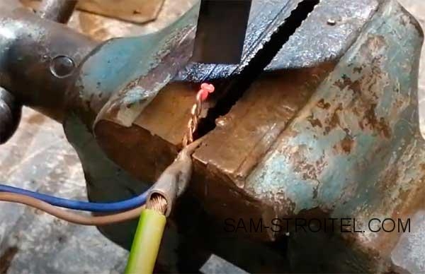 Самодельный сварочный аппарат для сварки медных проводов Самодельный сварочный аппарат для сварки медных проводов