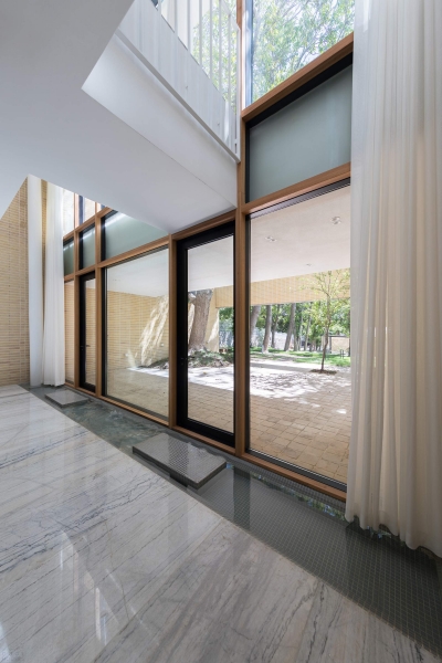Вилла с простым экстерьером и роскошными внутренними пространствами, Иран
