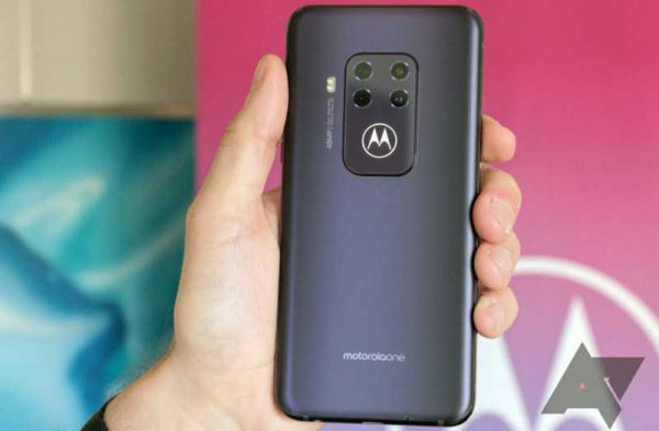 Обзор телефона Motorola One Zoom с четырьмя камерами Обзор телефона Motorola One Zoom с четырьмя камерами