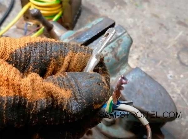 Самодельный сварочный аппарат для сварки медных проводов Самодельный сварочный аппарат для сварки медных проводов