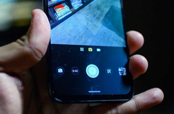 Обзор телефона Motorola One Zoom с четырьмя камерами Обзор телефона Motorola One Zoom с четырьмя камерами