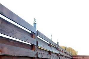 Деревянный забор на металлических столбах своими руками: пошаговая инструкция + фото