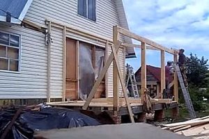 Веранда пристроенная к дому: делаем своими руками с пошаговой фото инструкцией Веранда пристроенная к дому: делаем своими руками с пошаговой фото инструкцией