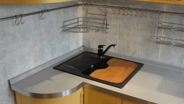 Врезная мойка для кухни: характерные черты и разновидности