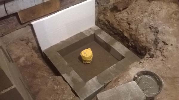 Скважина на воду в гараже Скважина на воду в гараже