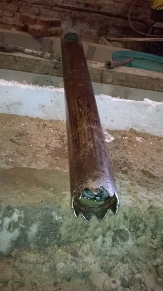 Скважина на воду в гараже Скважина на воду в гараже